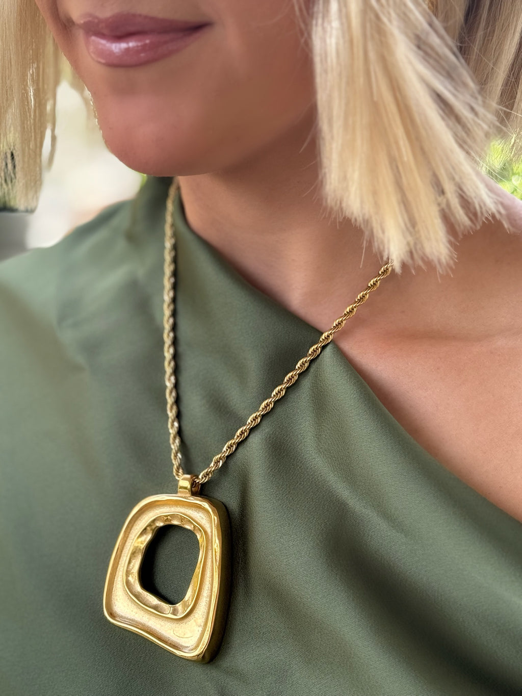 Jett Pendant Necklace - Gold