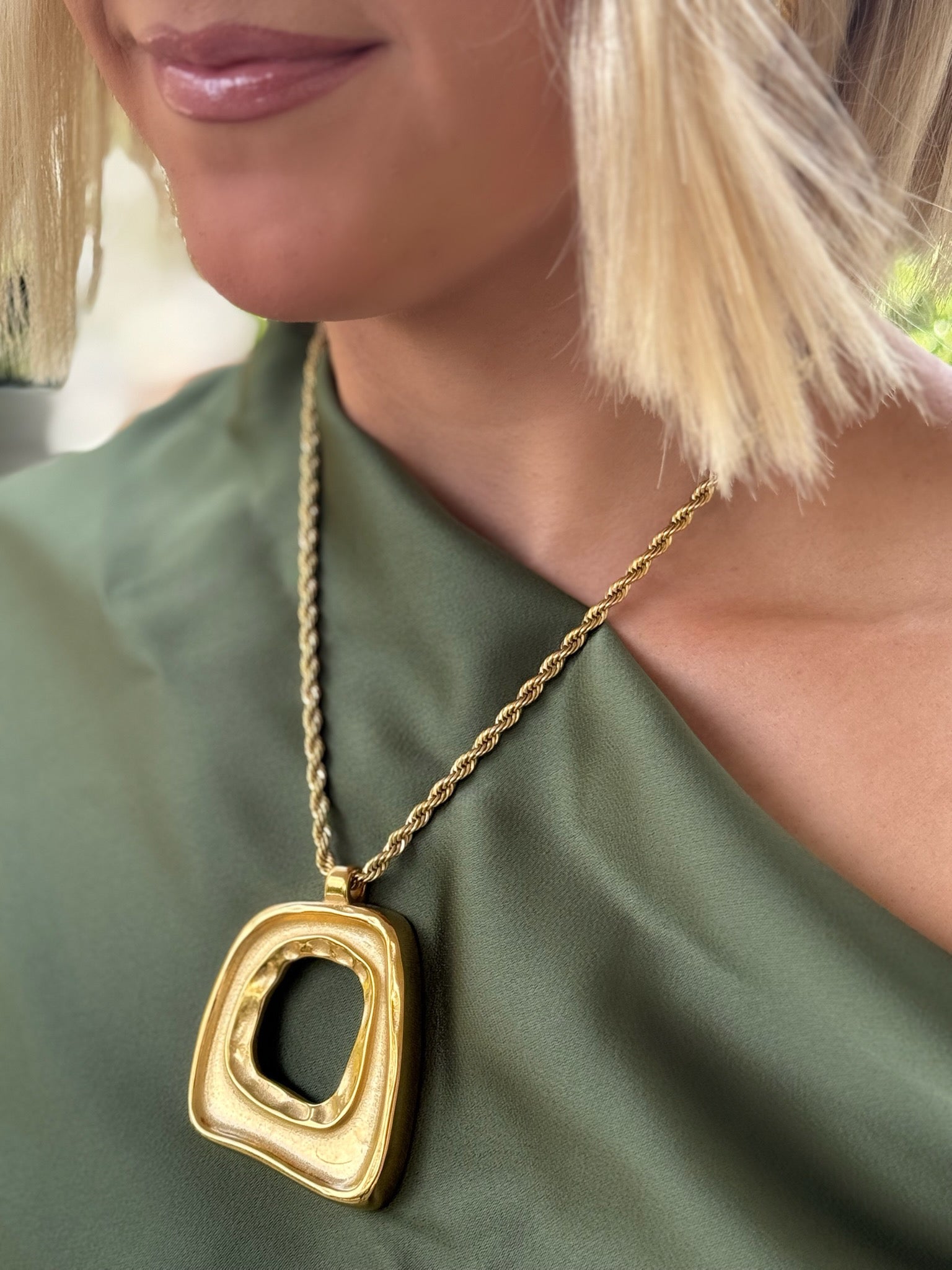 Jett Pendant Necklace - Gold