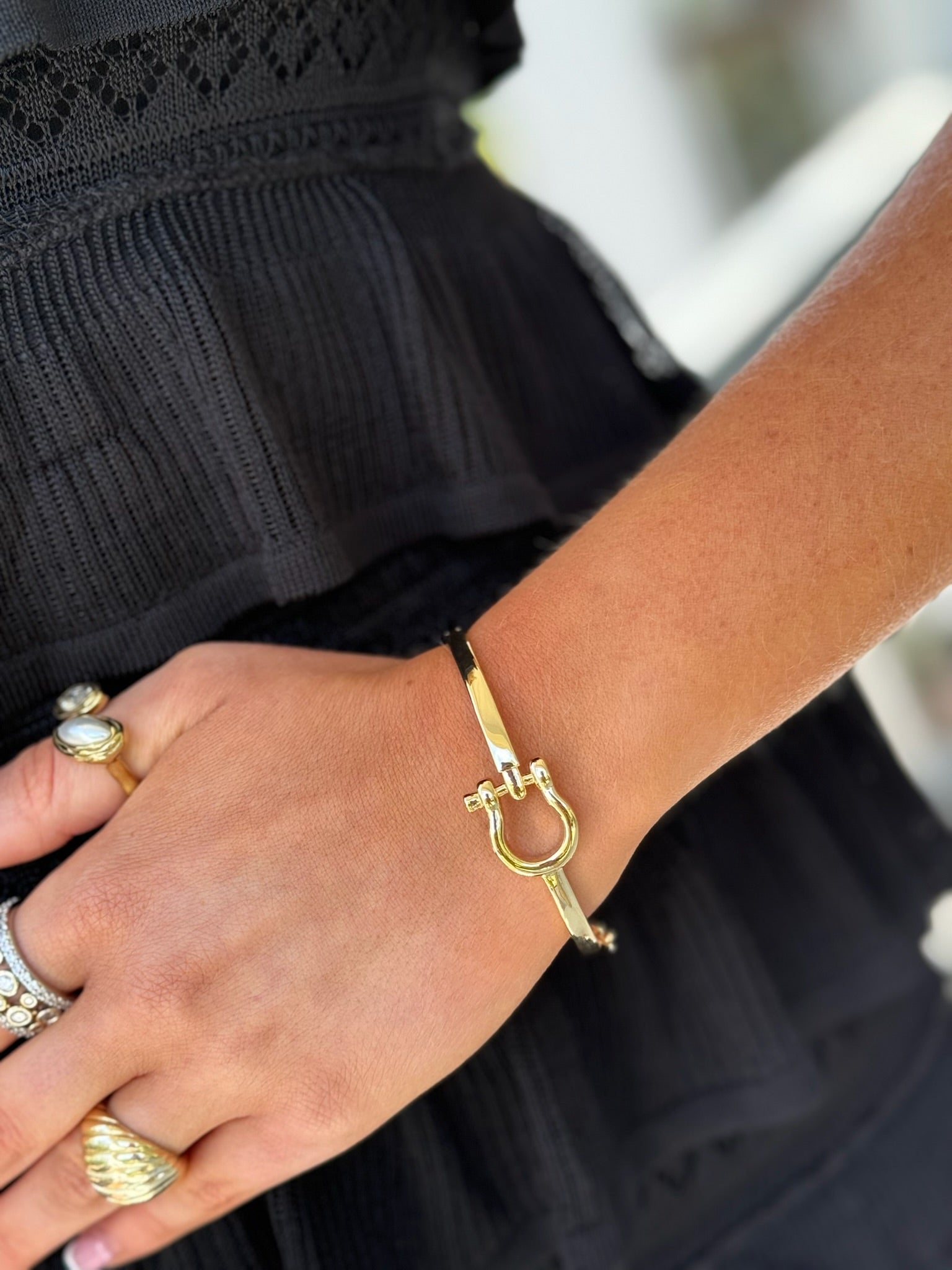 Everest Clasp Bangle - Gold
